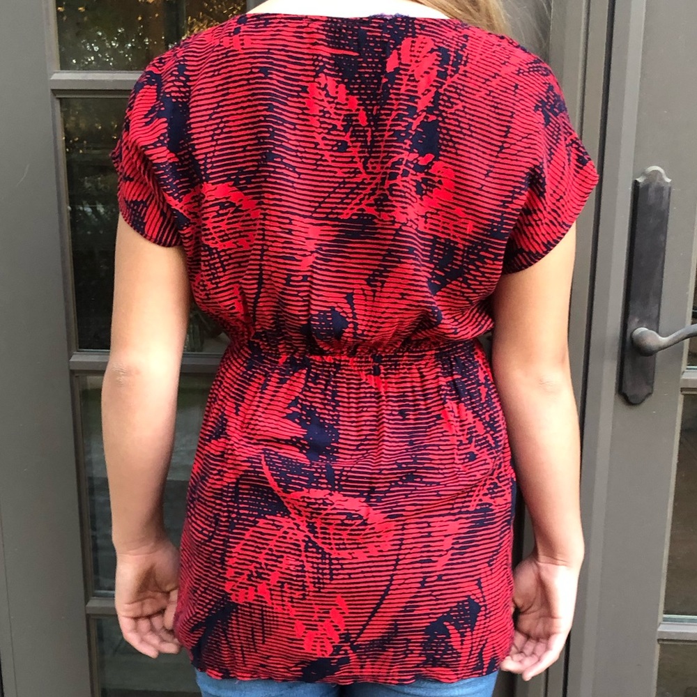Gently used vibrant red versatile women’s top